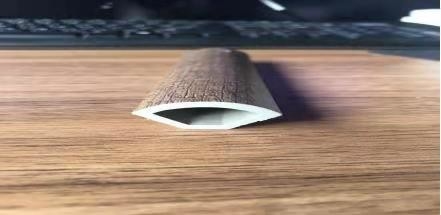 Tấm ốp gỗ PVC mật độ cao Nhìn thân thiện với môi trường Không dễ bị biến dạng